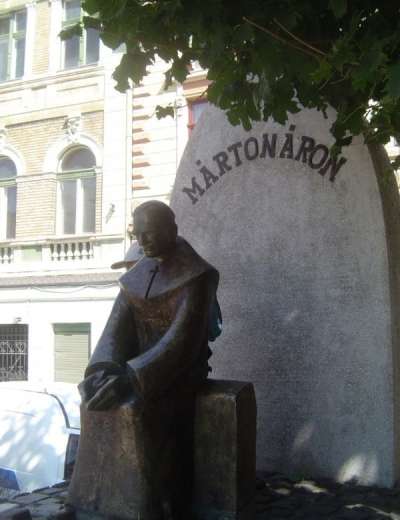 Cella Dan: Reliefuri din Târgu Secuiesc (1) - Sculptorul Vetró András