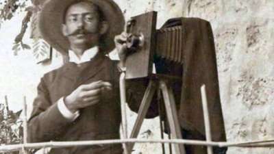  Dvorácsek Ágoston:  „Un aiudean explorează Papua - Noua Guinee”