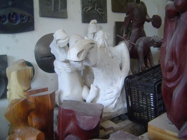 Cella Dan: Reliefuri din Târgu Secuiesc (1) - Sculptorul Vetró András