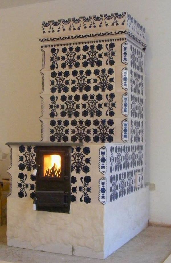 Dan Cella:Reliefuri din Târgu Secuiesc (2) - László Károly şi tunelul de timp al cahlelor